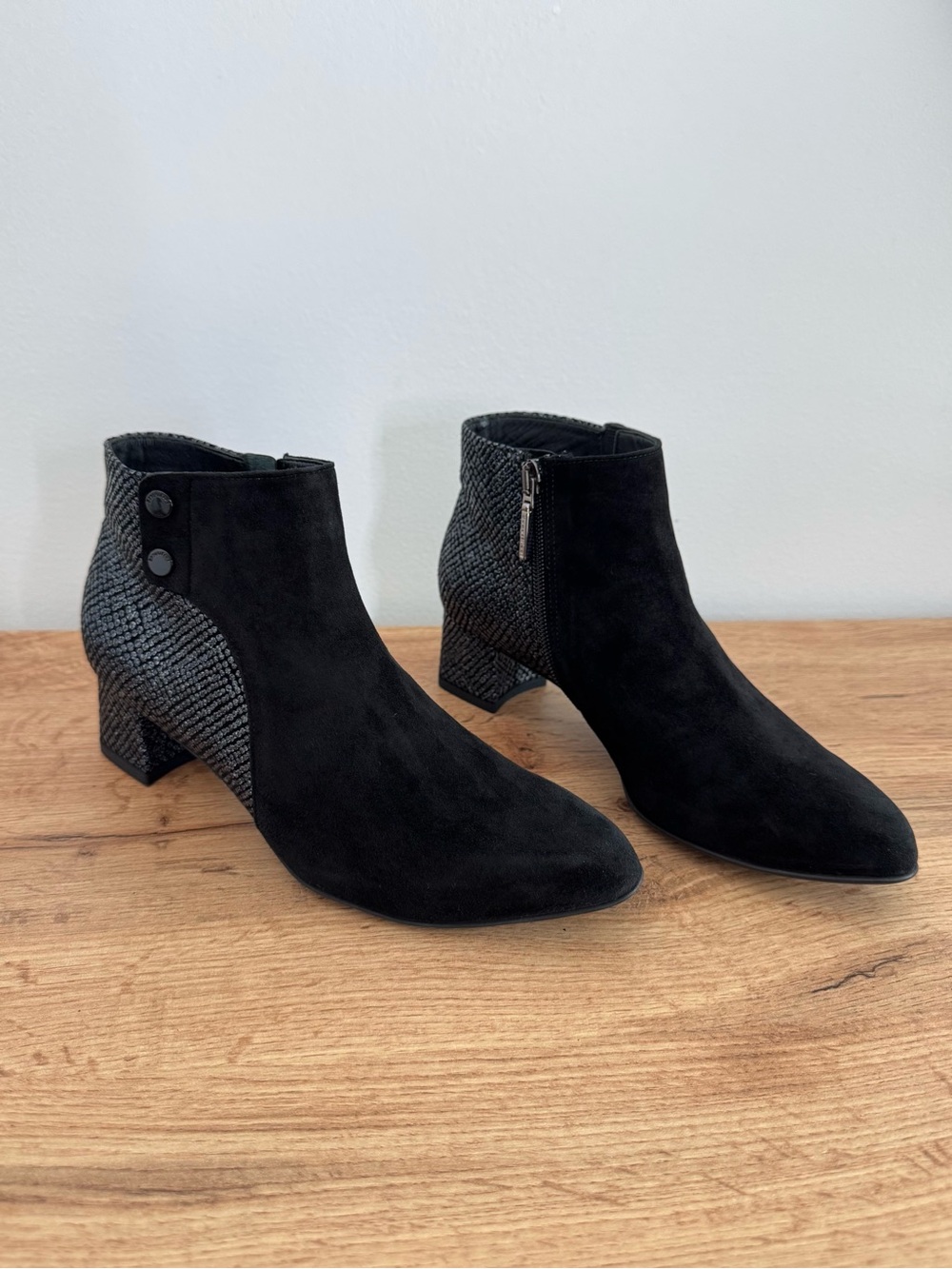 BeautiFeel Designer Black Suede Sparkle Textured Heel Ankle Comfort Booties 36